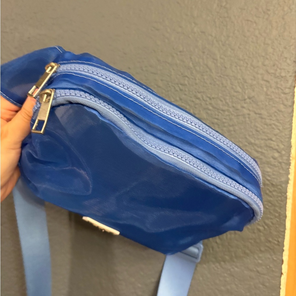 Wilo Blue Crossbody Bag - Picture 2 of 4
